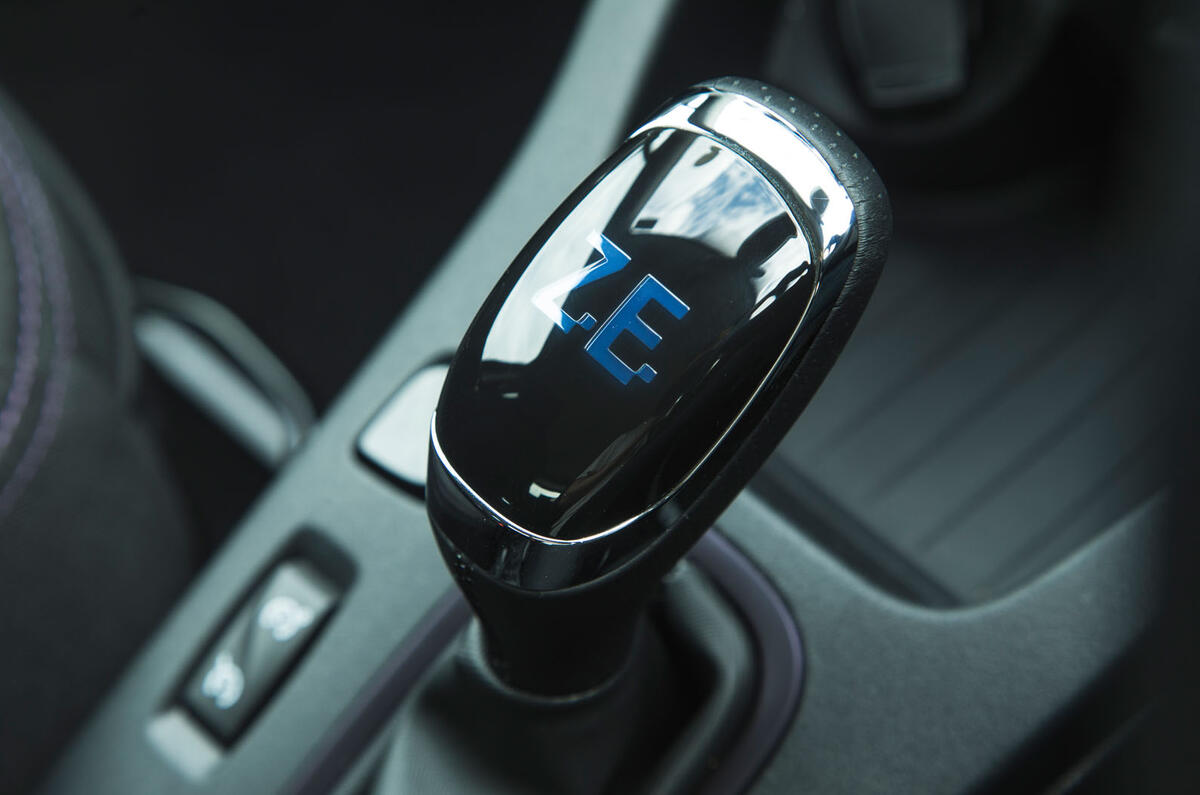Renault Zoe R110 2018 UK first drive review gearstick
