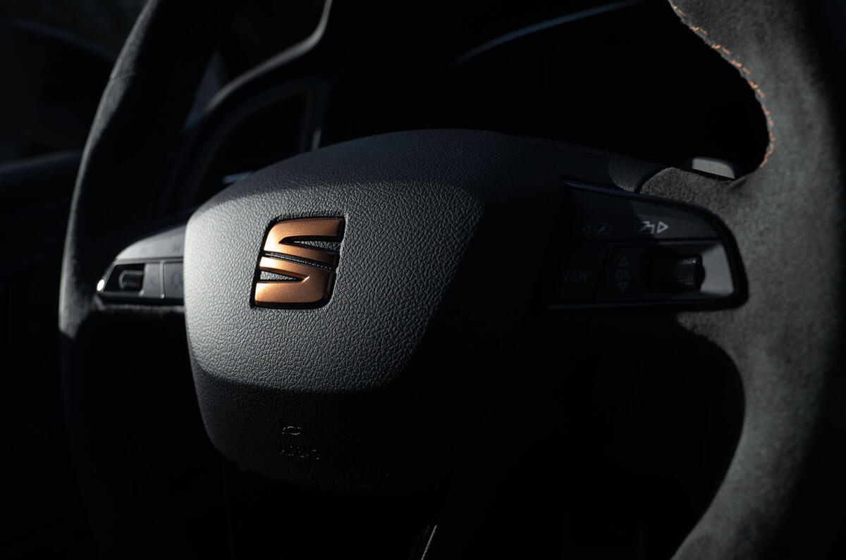 Seat Leon Cupra R ST 2019 first drive review - steering wheel