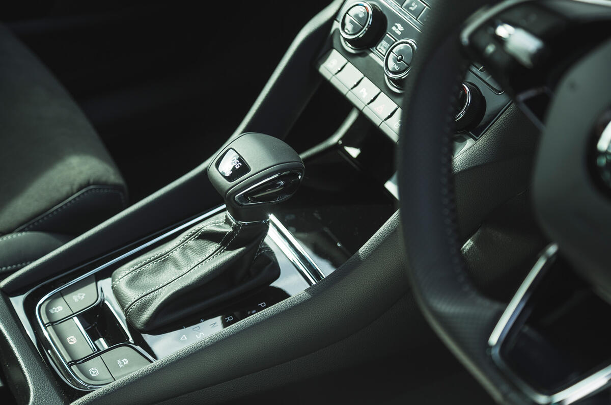 12 Skoda Kodiaq Sportline 2021 UK centre console