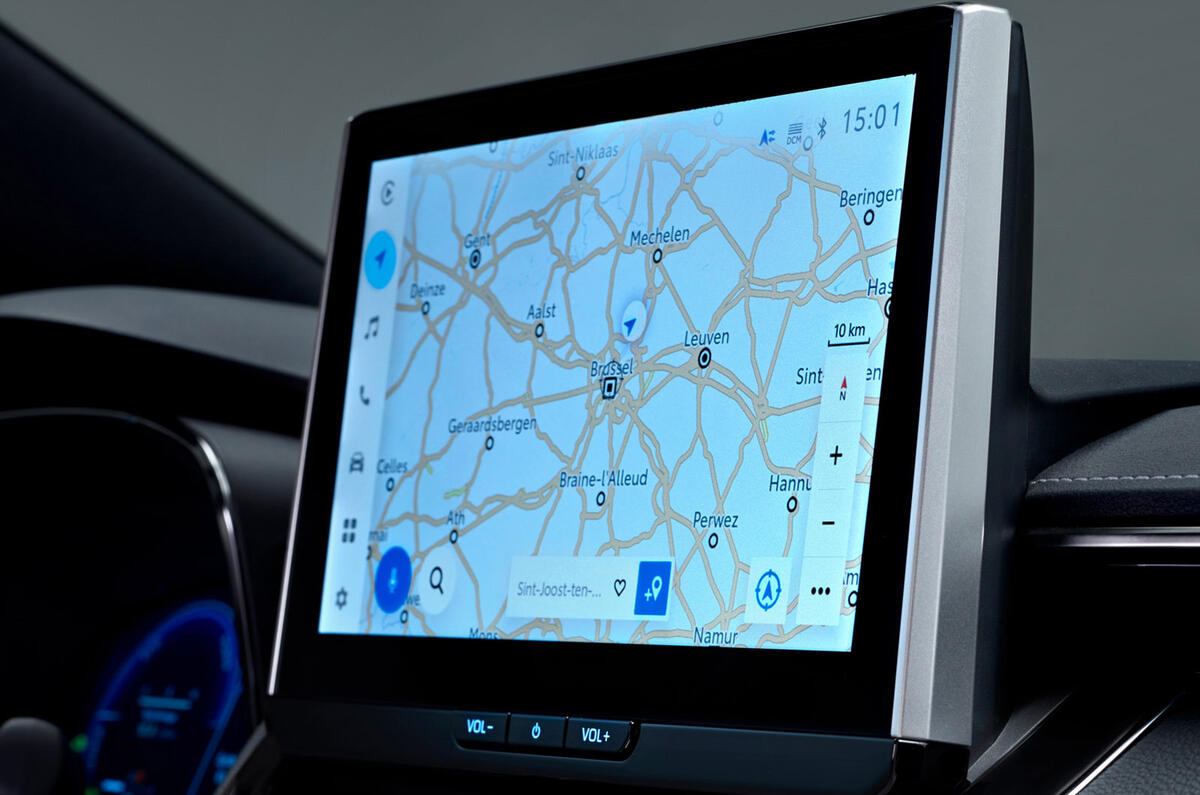 12 Toyota Corolla touring sports proto 2023 FD infotainment