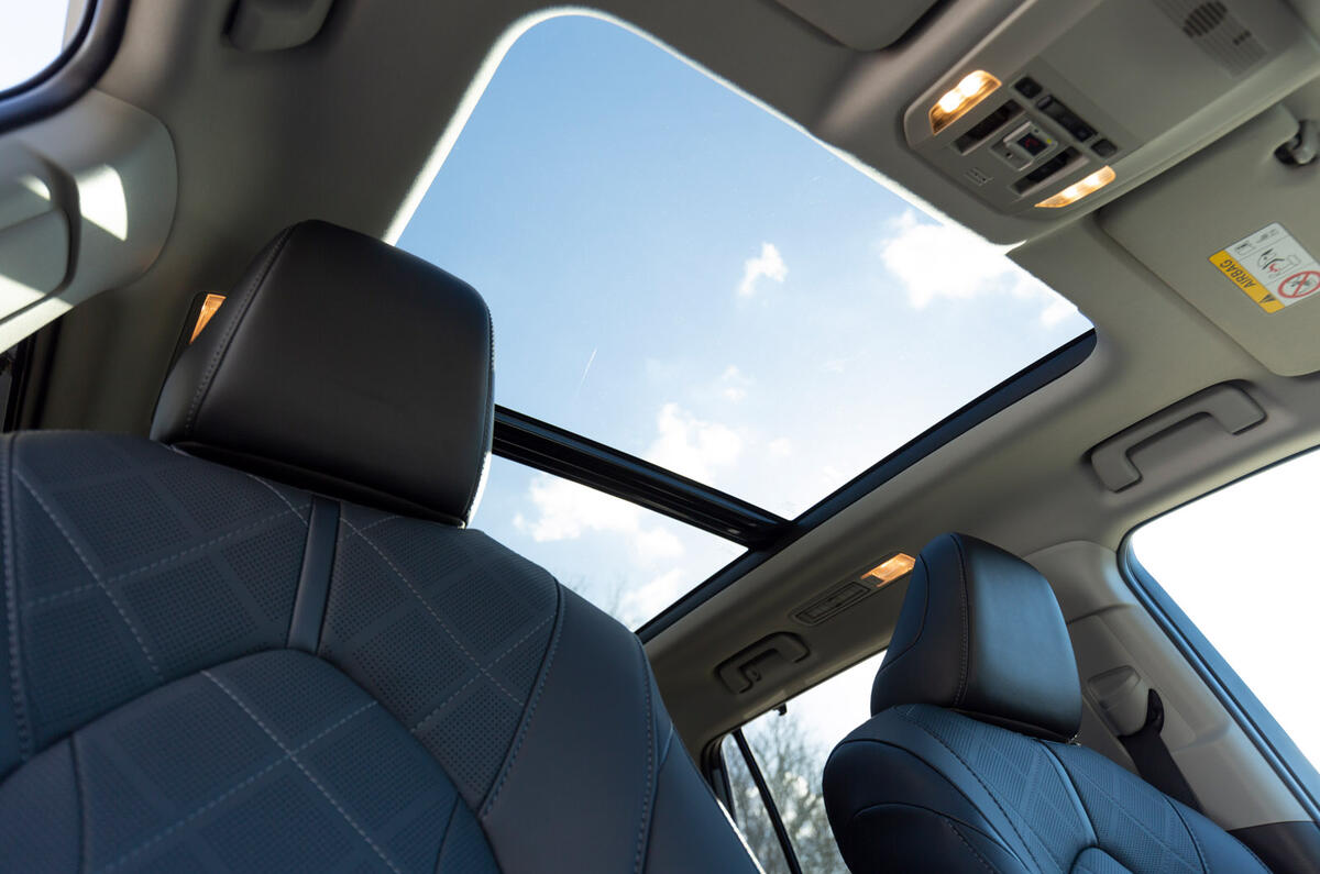 12 Toyota Highlander 2021 Royaume-Uni : premier essai routier - toit ouvrant