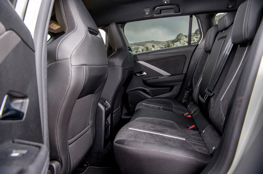 12 Vauxhall Astra GSE FD 2023 sièges arrière