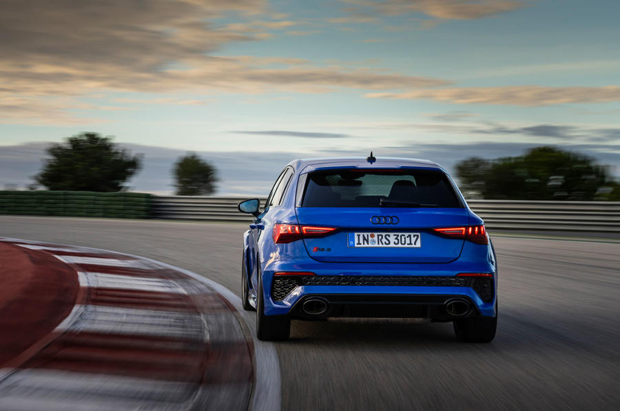 Audi RS3 Performance Edition arrière action2
