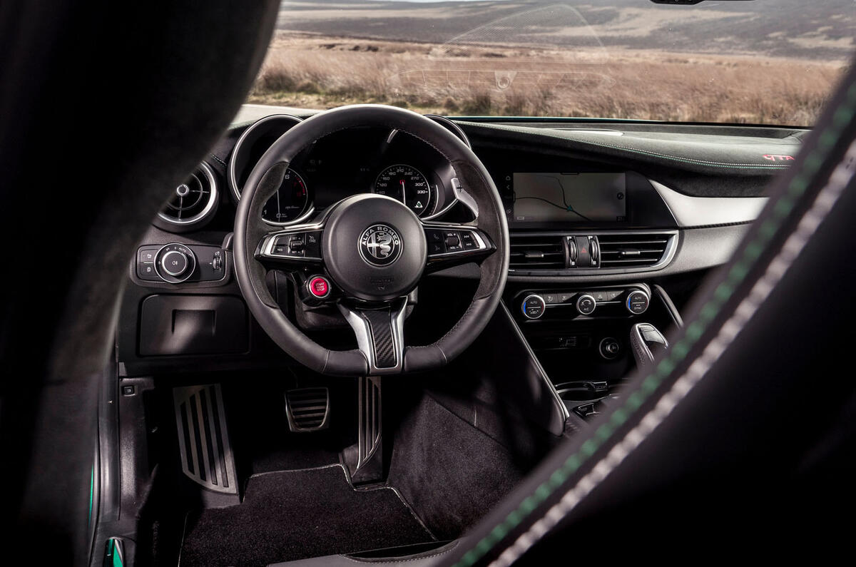 13 Alfa Romeo Giulia GTAm 2021 FD dashboard
