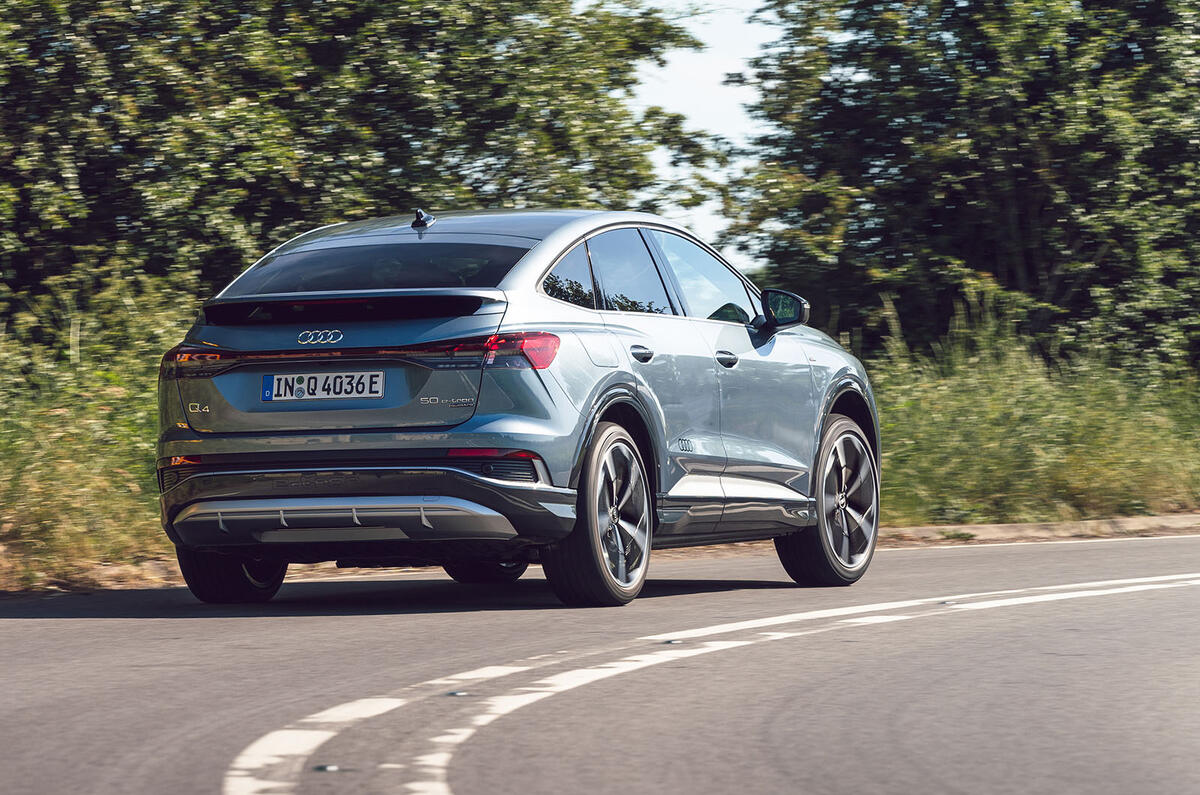 13 Audi Q4 E Tron Sportback 2021 UE FD en virage arrière