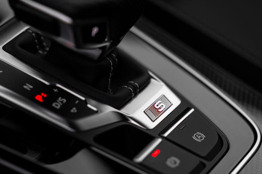 13 Audi SQ5 2021 : première console centrale d'examen de conduite