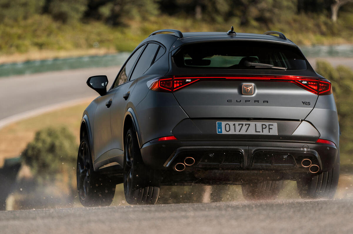 13 Cupra Formentor VZ5 2021 FD road rear