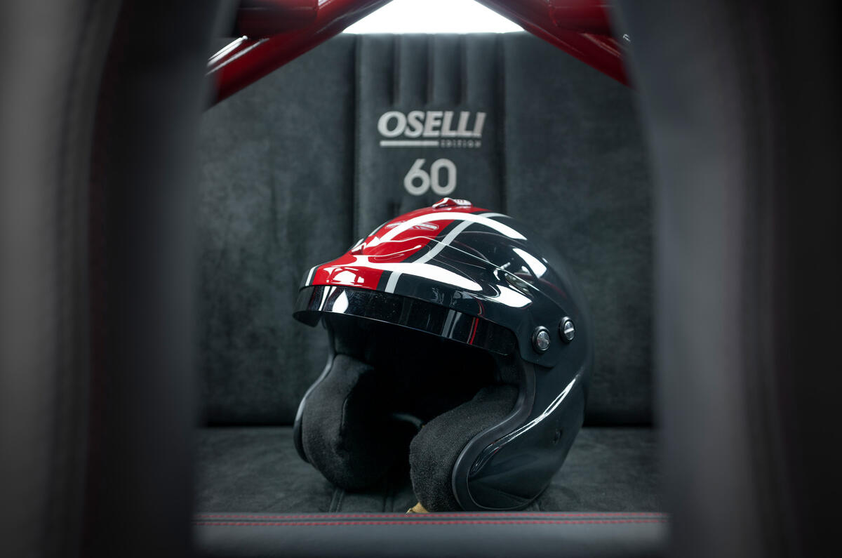 13 casque David Brown Mini Remastered Oselli 2021 UE FD