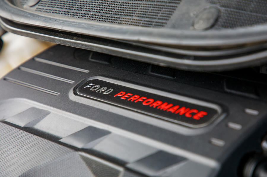 Ford Fiesta ST Mountune m235 2020 : premier bilan de conduite - capot moteur