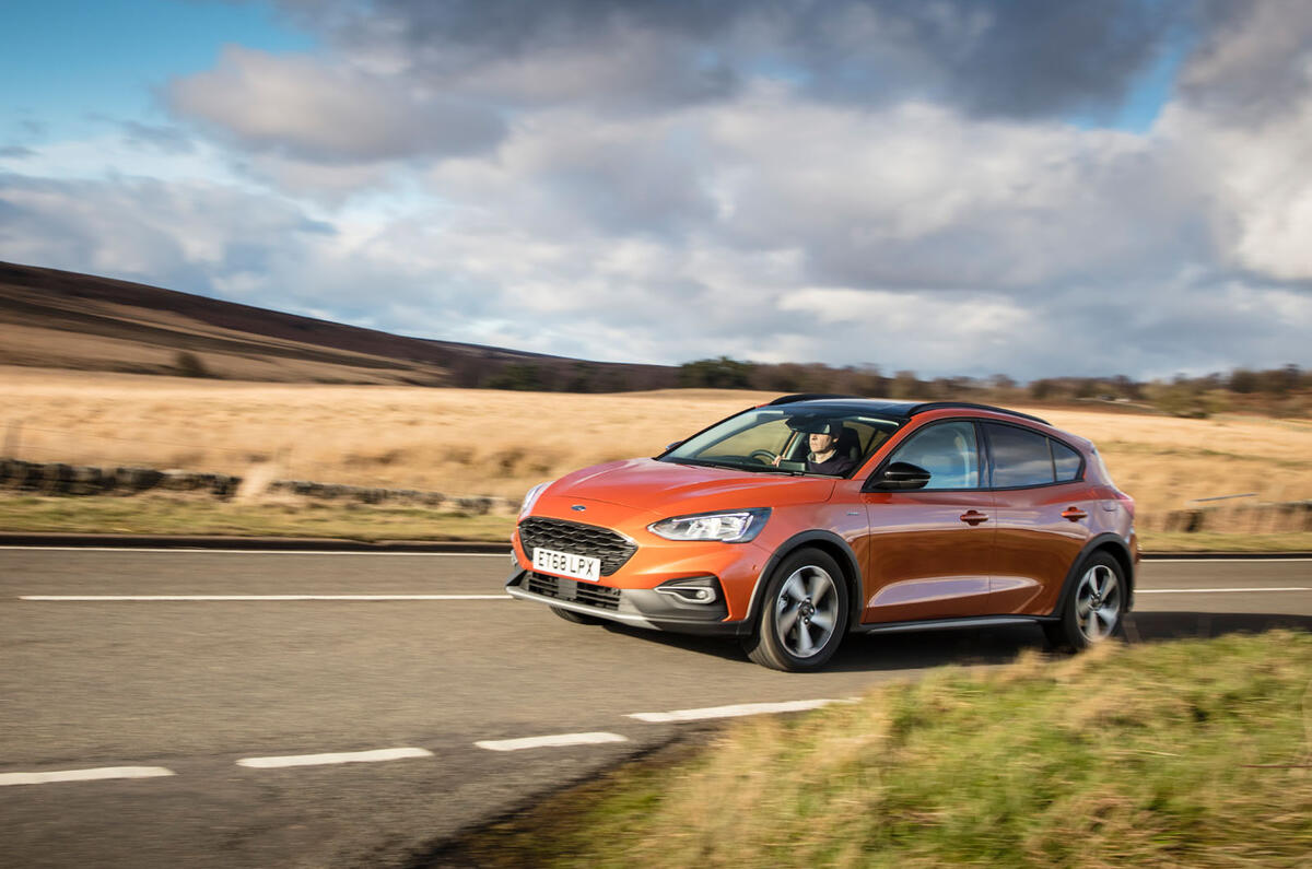 Äánh giá á» ÄÄ©a Äầu tiên cá»§a Ford Focus Active 2019 - trên ÄÆ°á»ng