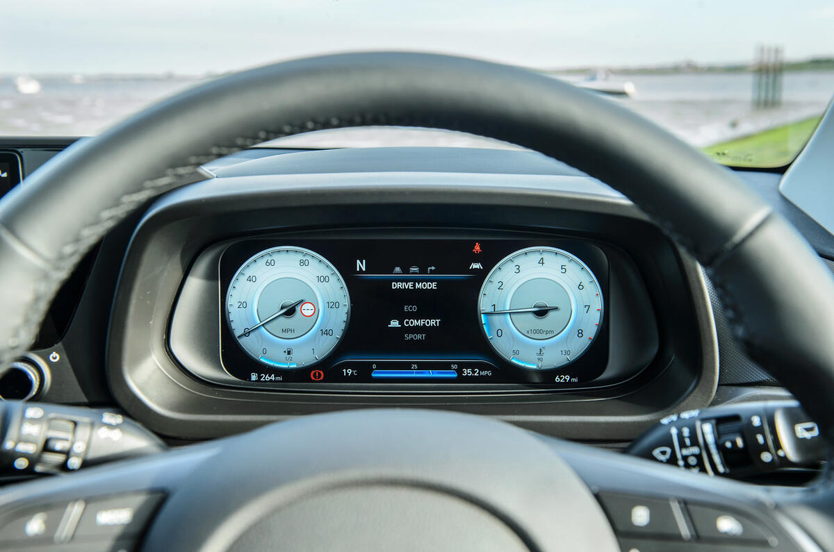 13 Hyundai Bayon 2021 UK FD instruments