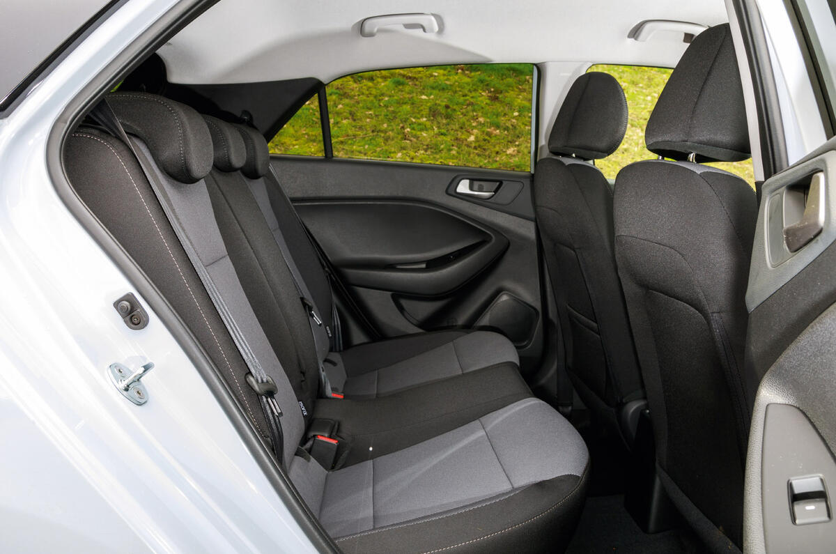 Hyundai i20 - interior