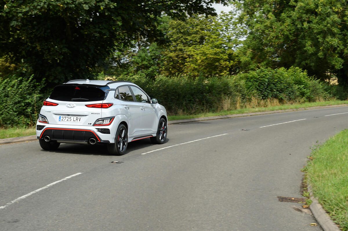 13 Hyundai Kona N 2021 UE LHD FD sur route arrière