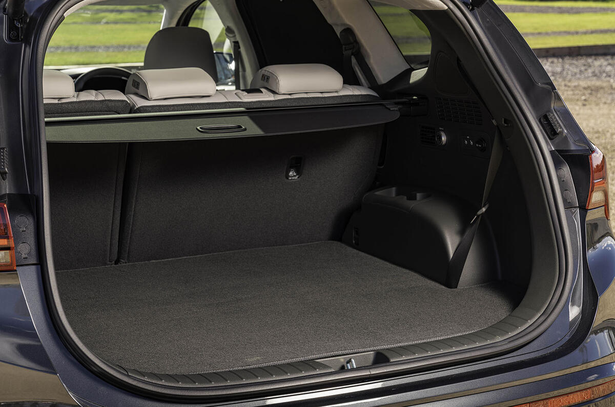 13 Hyundai Santa fe 2021 UK first drive review boot