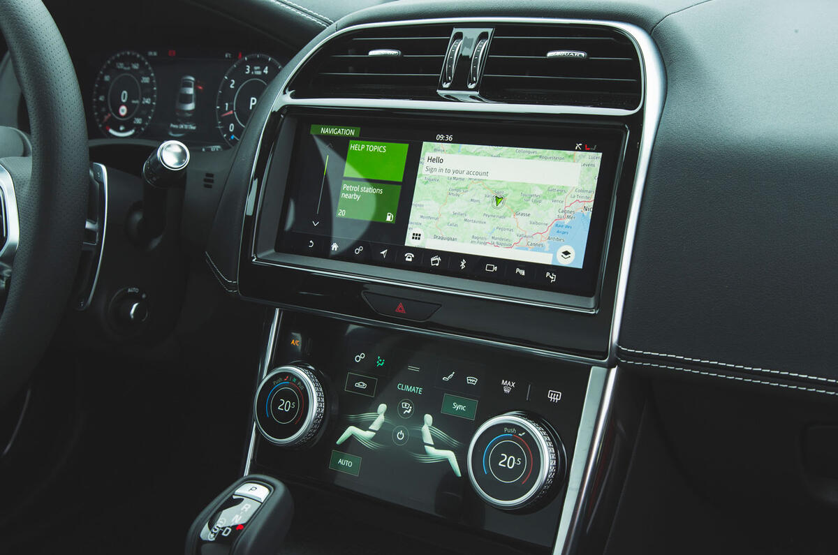 Jaguar XE P300 2019 first drive review - infotainment