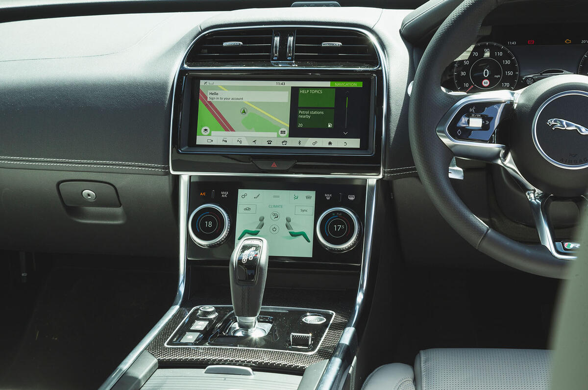 Jaguar Xe Hse R Dynamic 300 2019 Uk Review Autocar