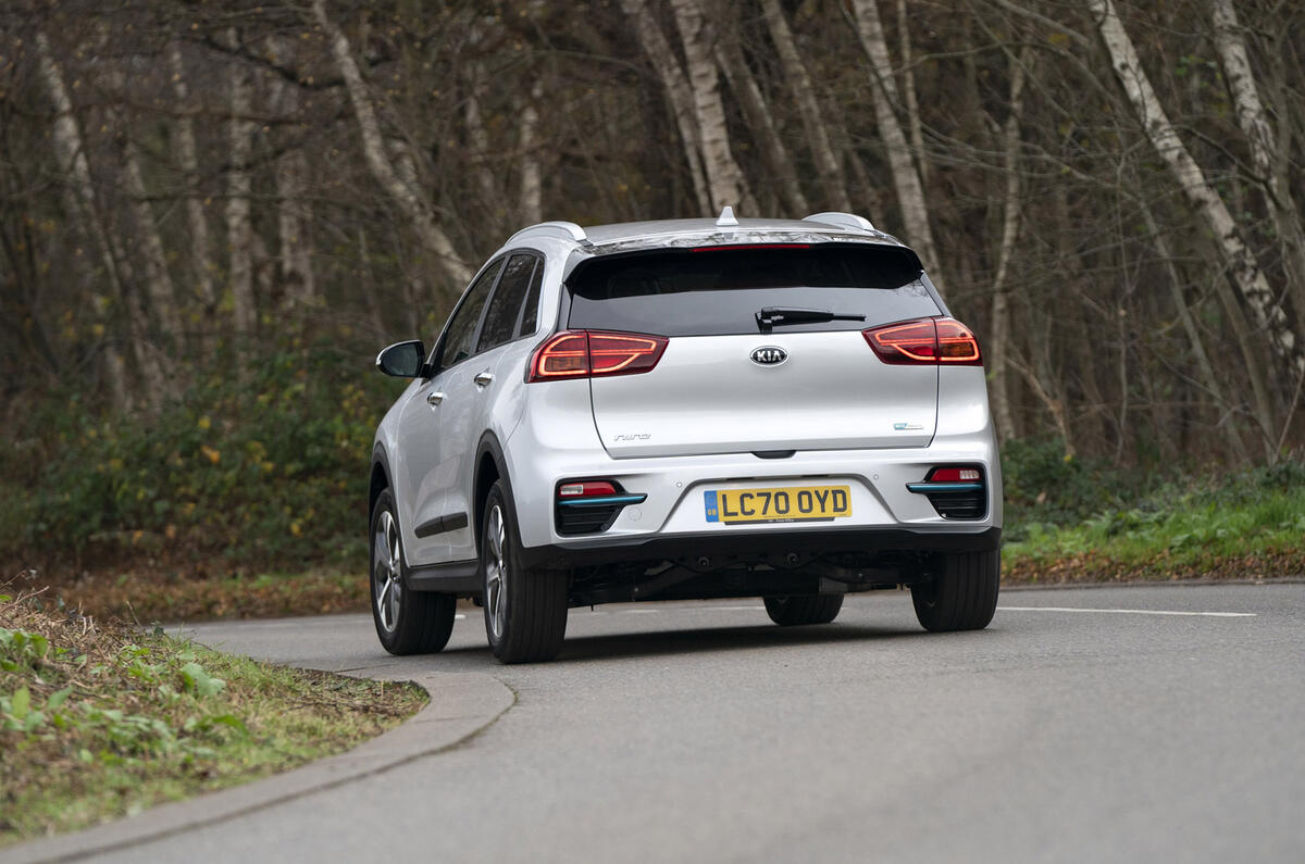 13 Kia e Niro 39kWh 2021 UE : essai de conduite en virage à l'arrière