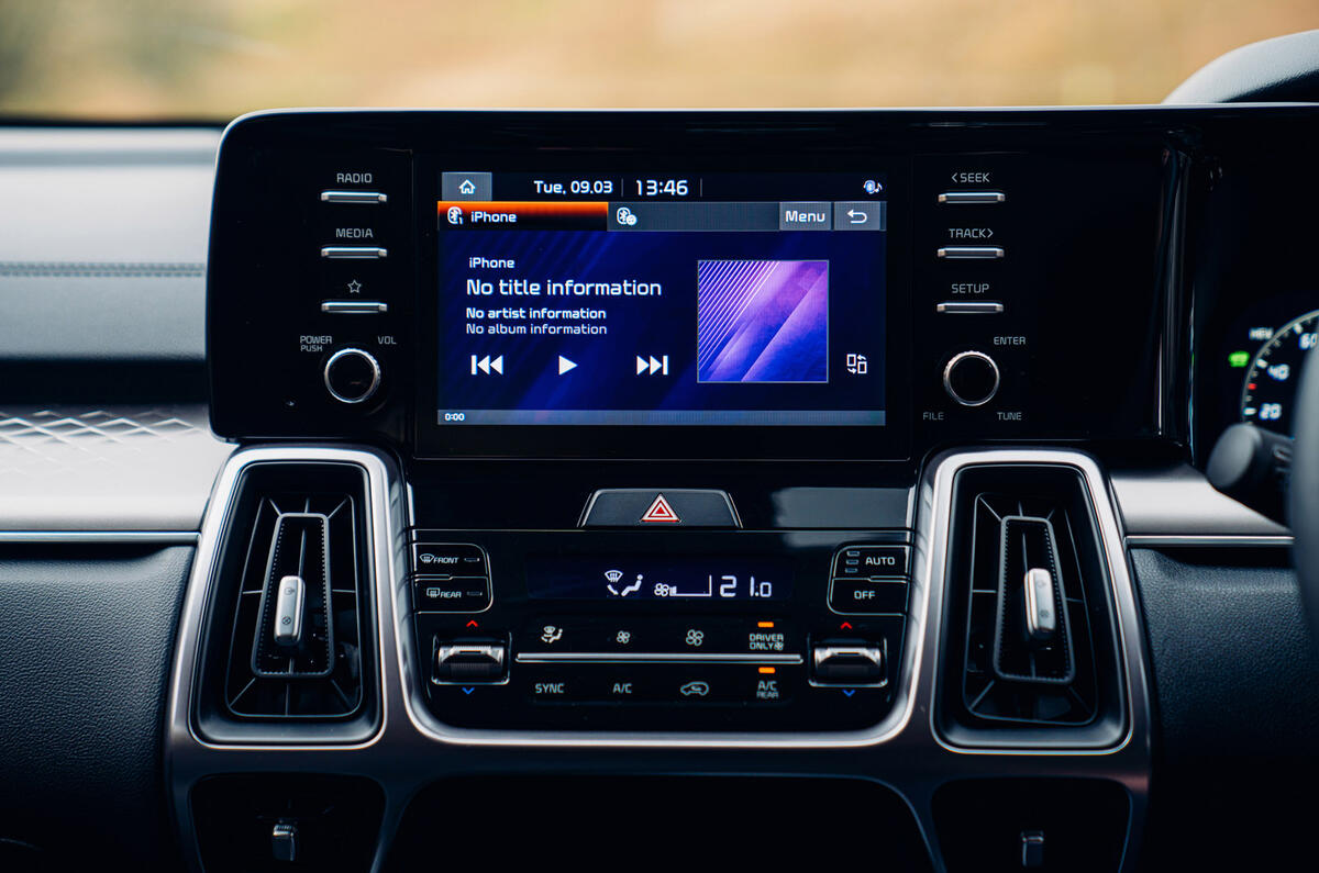 13 Kia Sorento PHEV 2021 UK first drive review infotainment