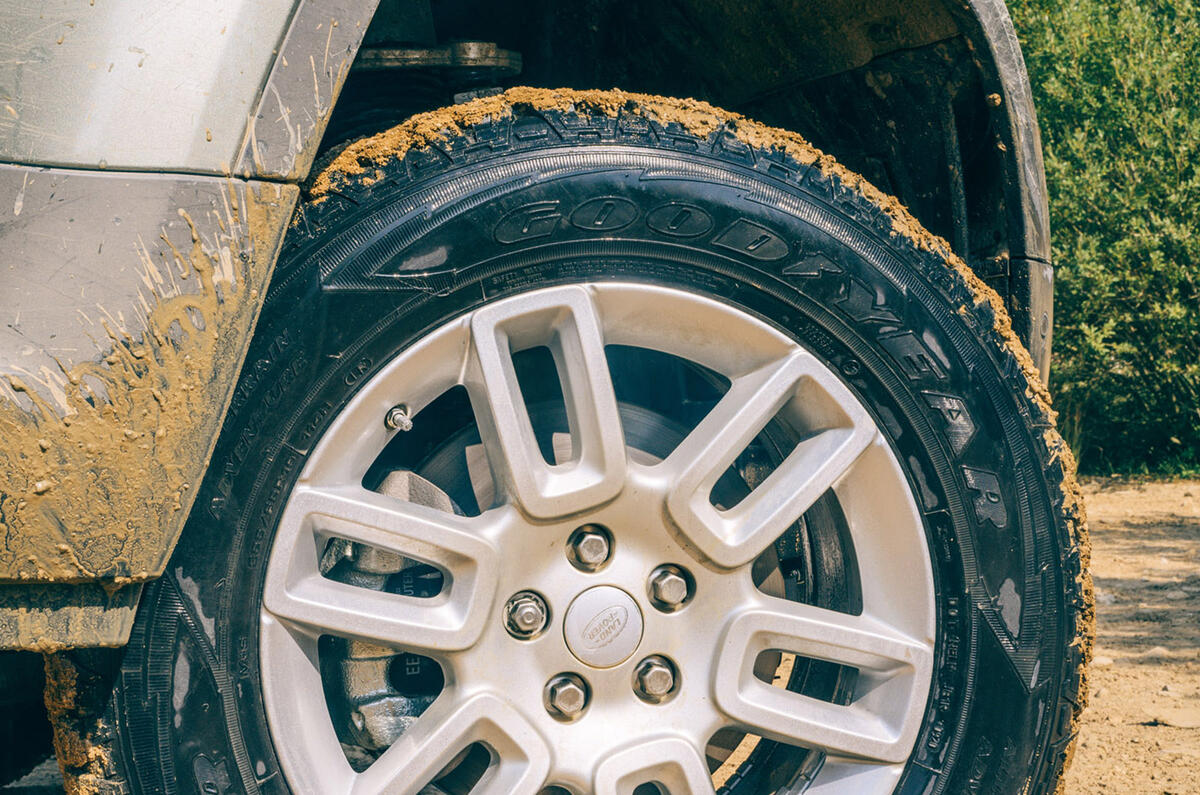 Land Rover Defender - wheel