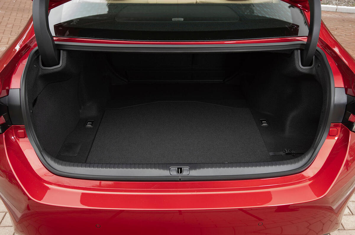 Lexus RC 300h 2019 first drive review - boot
