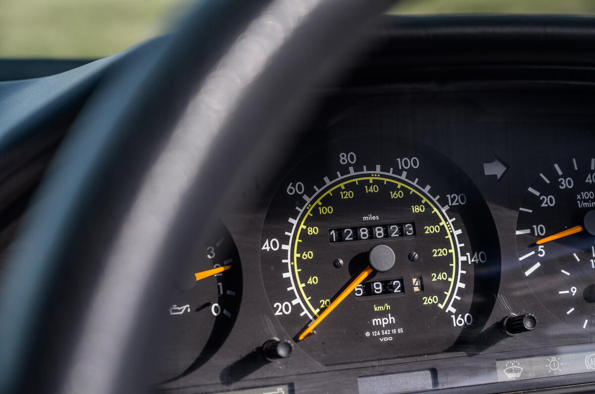 Mercedes-Benz W124 - dials