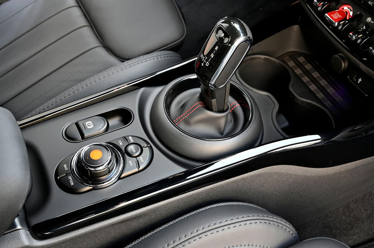 Mini Clubman John Cooper Works 2019 first drive review - centre console