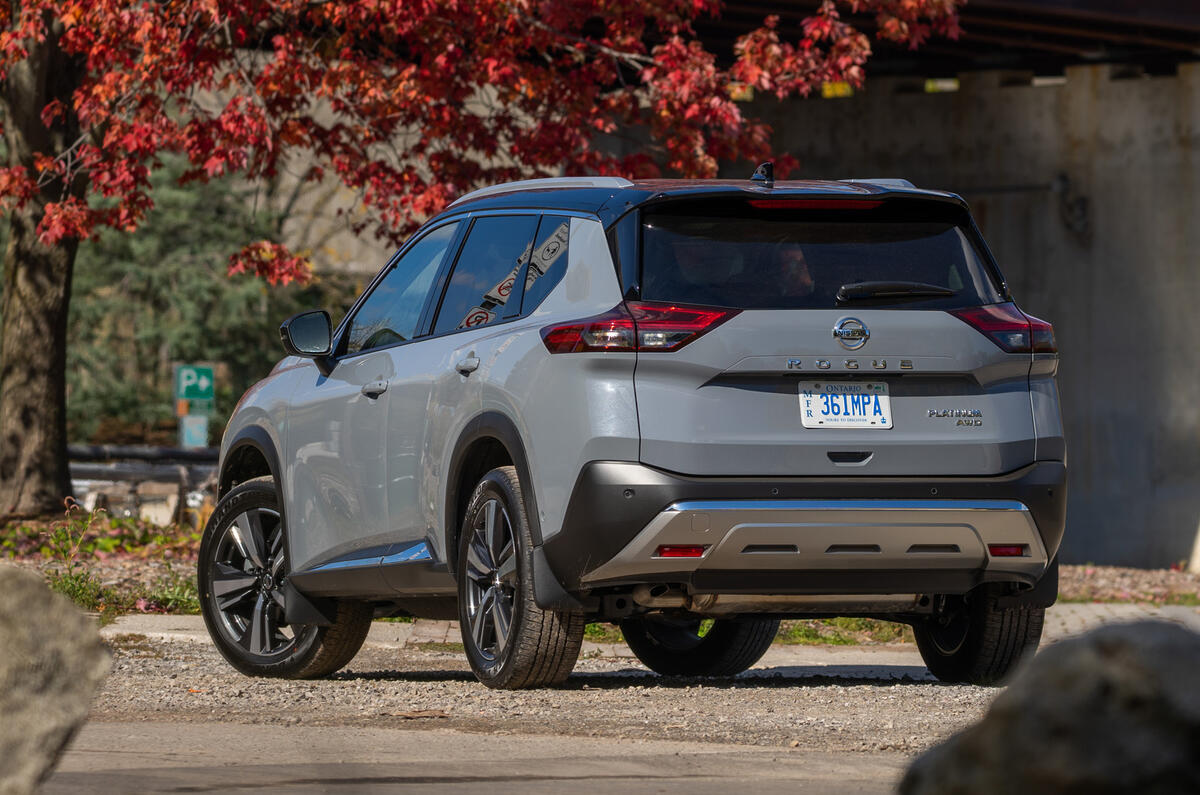 13 Nissan Rogue 2021 USA FD statique arrière