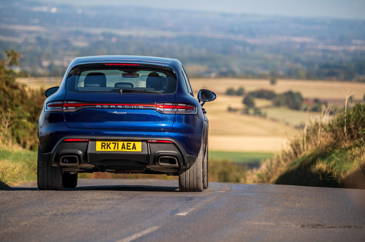 13 Porsche Macan 2 litres 2021 Premier essai sur route au Royaume-Uni arrière