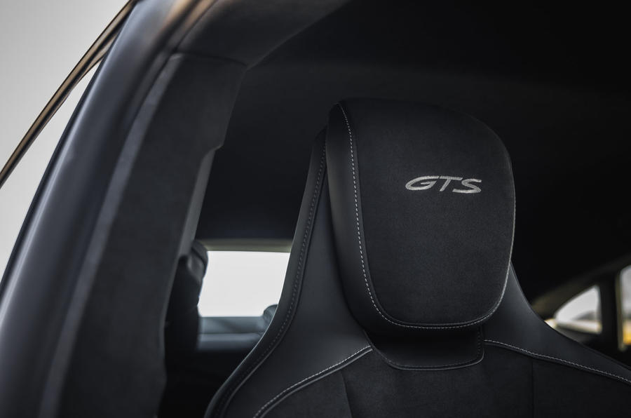 13 Porsche Taycan GTS 2021 : essai routier - appuis-tête
