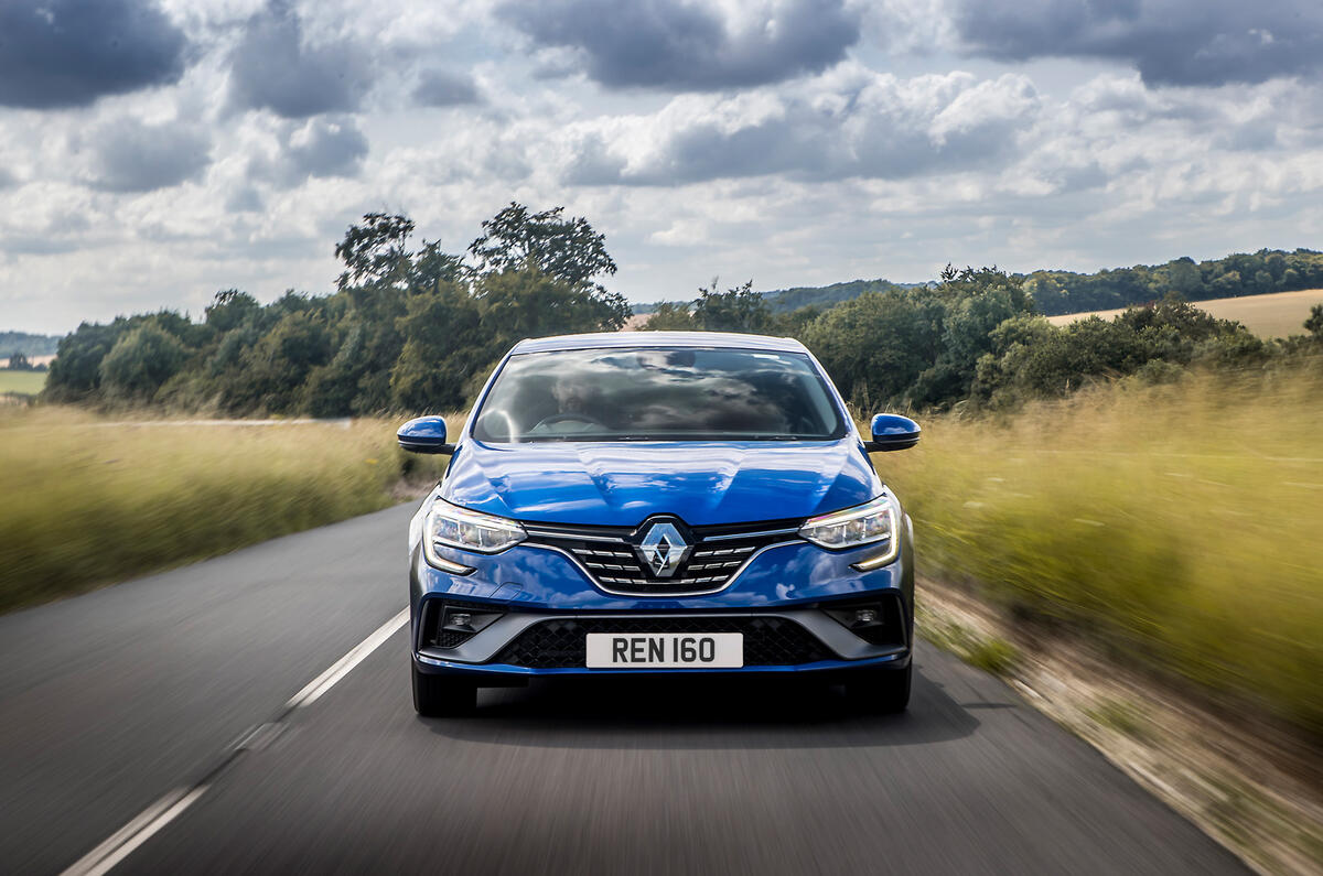 13 Renault Megane E Tech phev 2021 UE FD nez de route