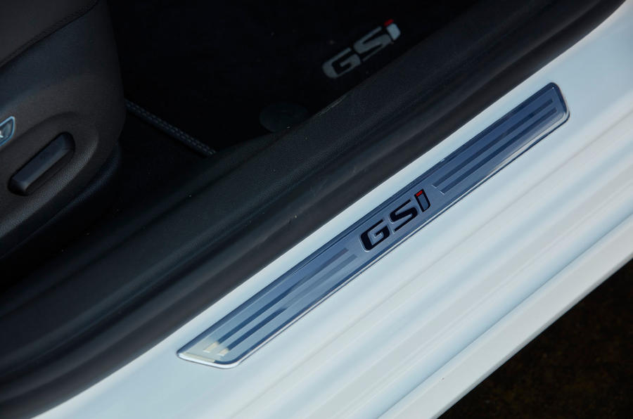 13 Vauxhall Insignia GSI 2021 : le premier lecteur britannique examine les plaques d'éraflures
