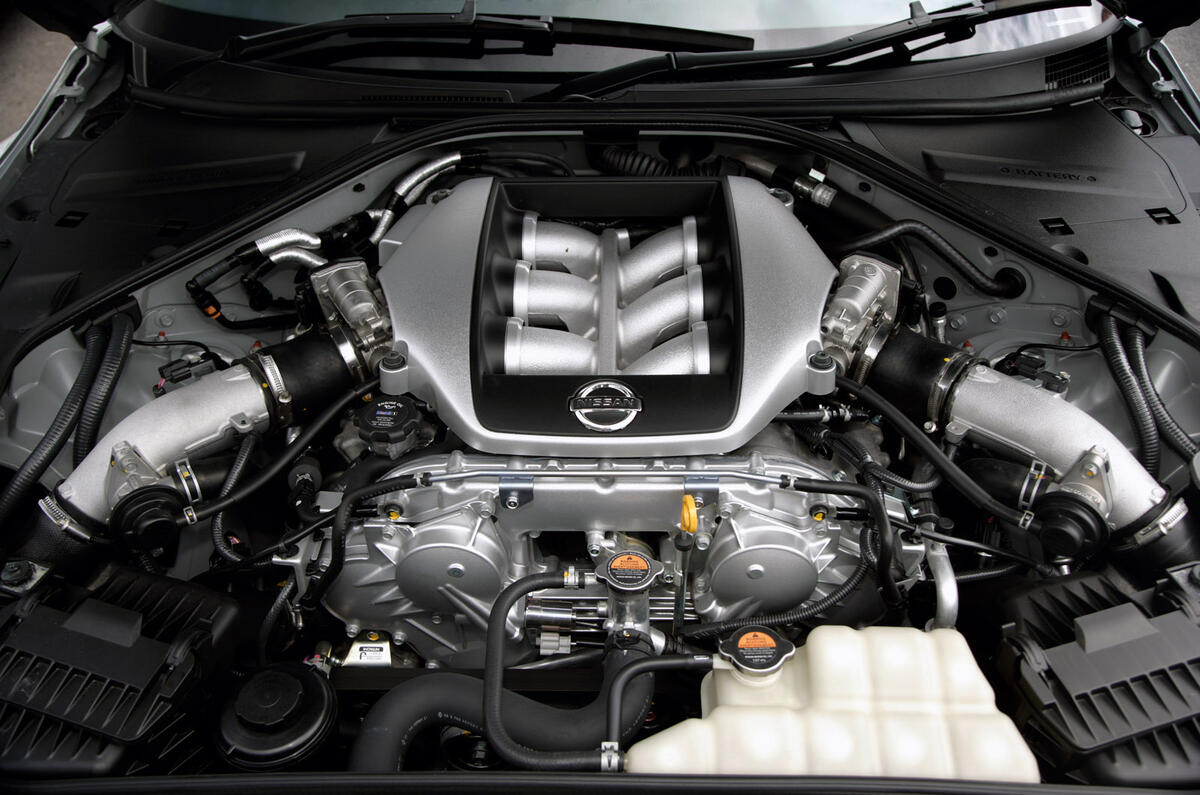 Nissan GT-R 2009 - engine