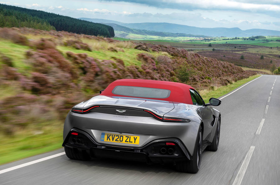 Aston Martin Vantage Roadster 2020 : premier bilan de conduite au Royaume-Uni - sur la route arrière