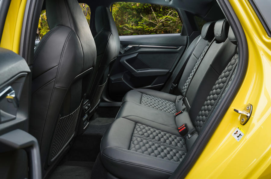 14 Audi RS3 saloon 2021 RHD first drive sièges arrière