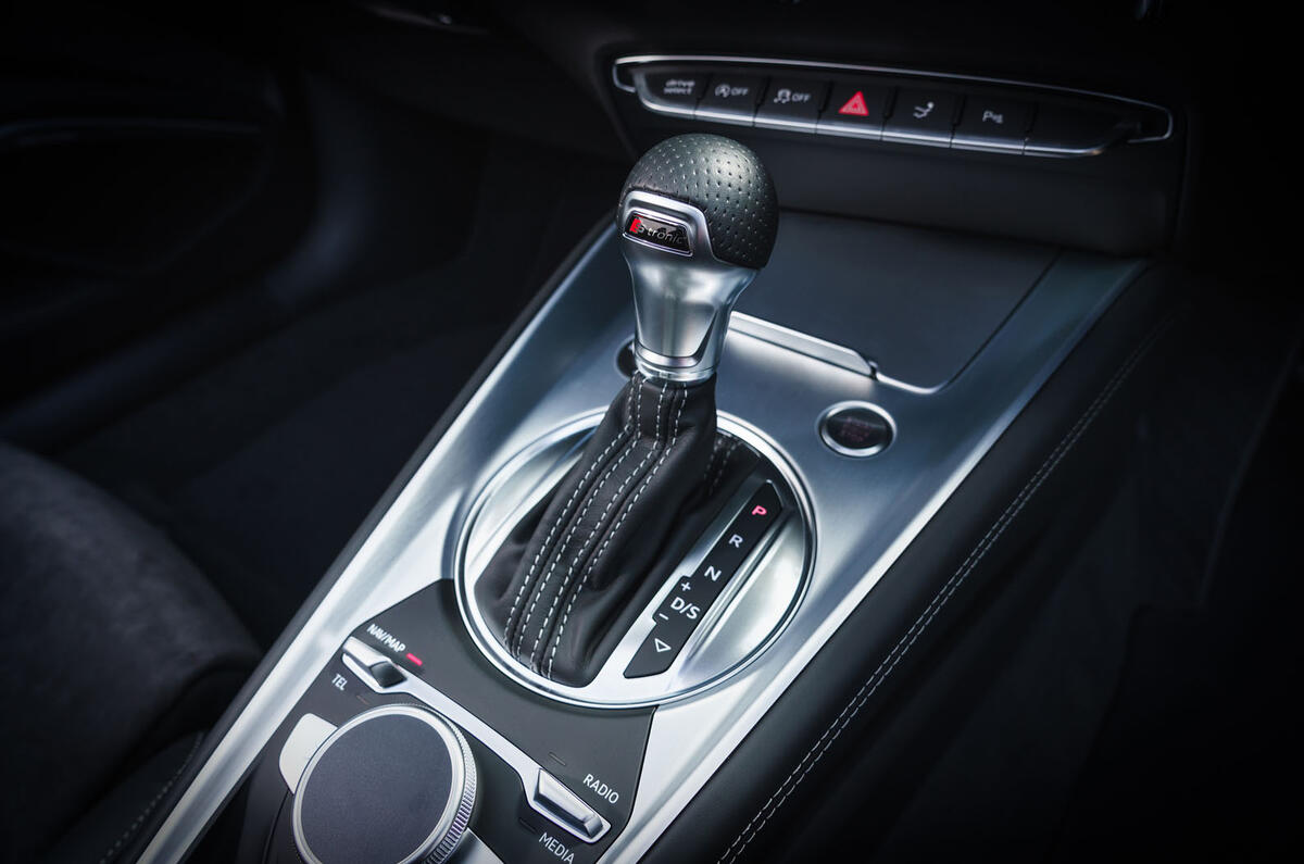 Audi TT Roadster 2019 UK first drive review - gearstick