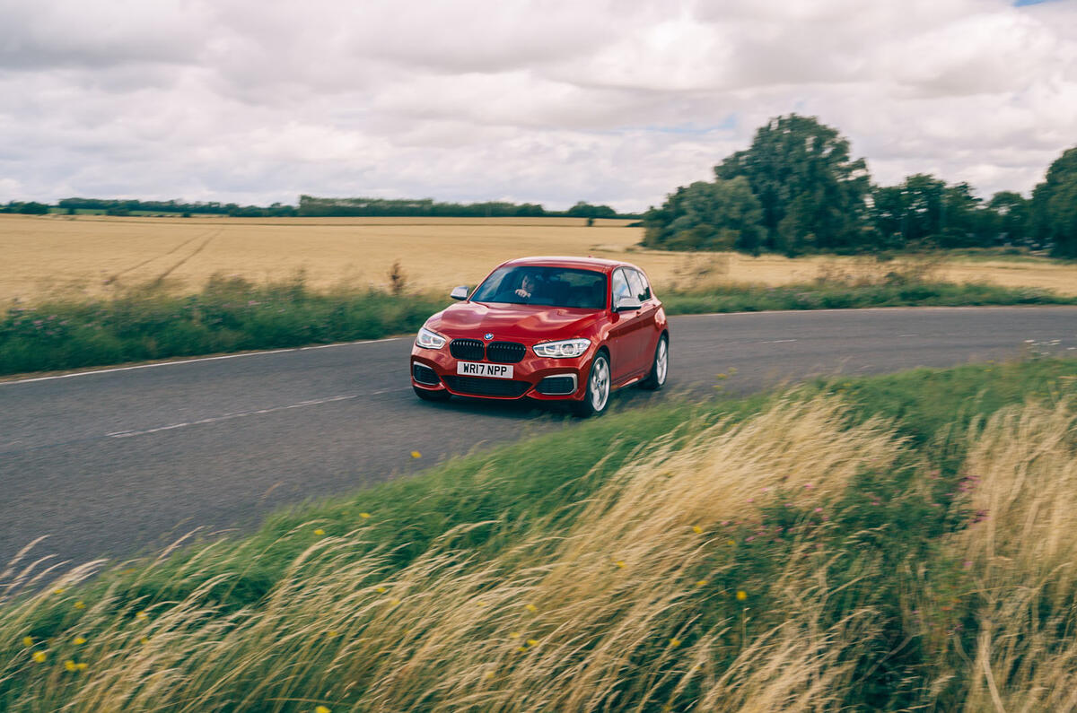 Oiseaux BMW m140i 2020 Premier bilan de conduite au Royaume-Uni - sur la route