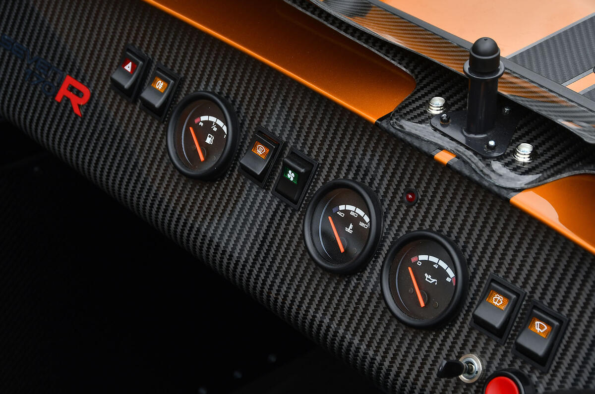 14 Caterham Seven 170 R 2021 UK FD dials