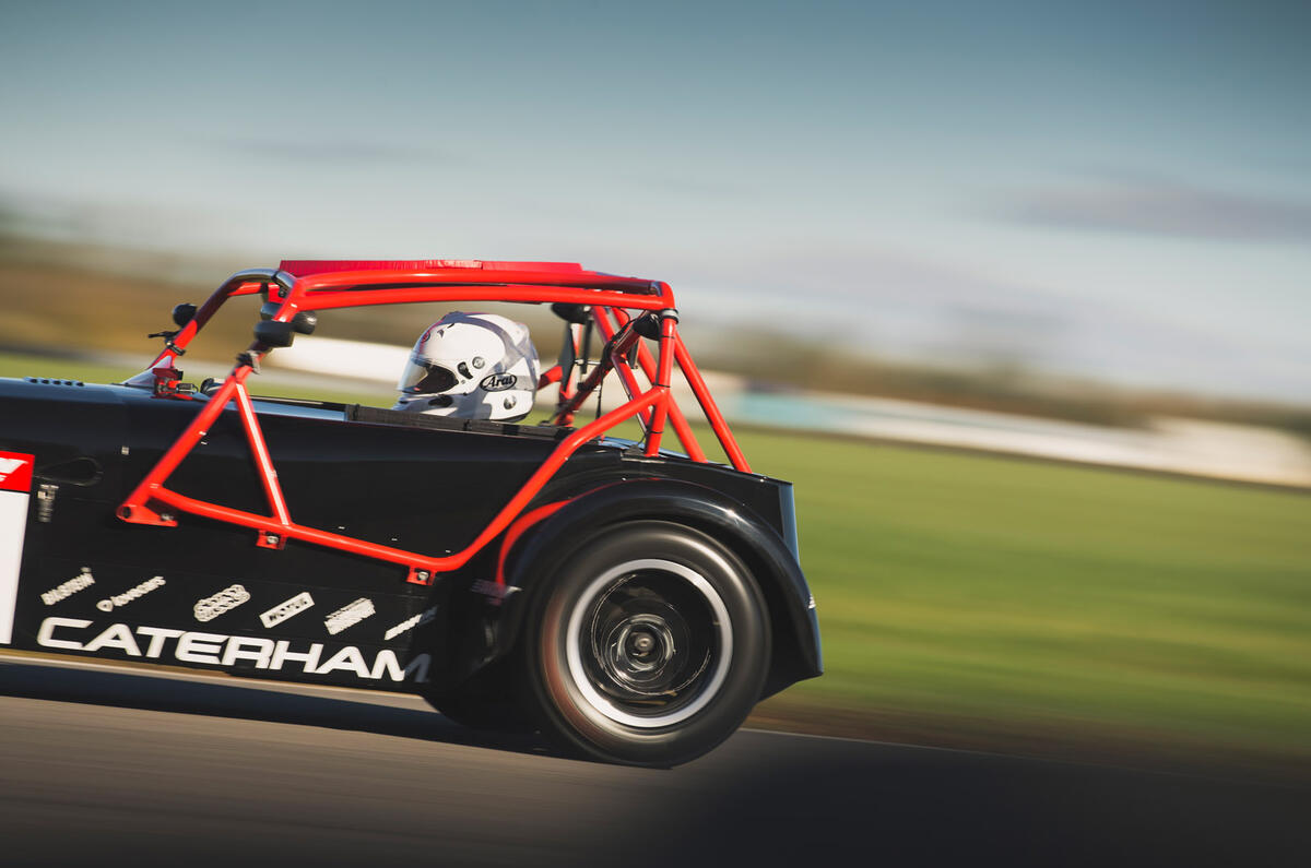 14 Caterham Seven 420R Championship 2021 UE : essai de première monte RL driving