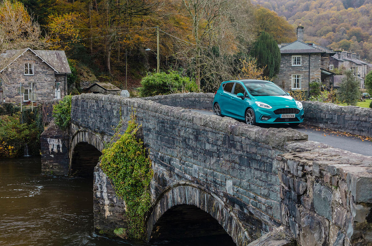 Ford Fiesta EcoBoost mHEV 2020 : premier bilan de conduite au Royaume-Uni - bridge