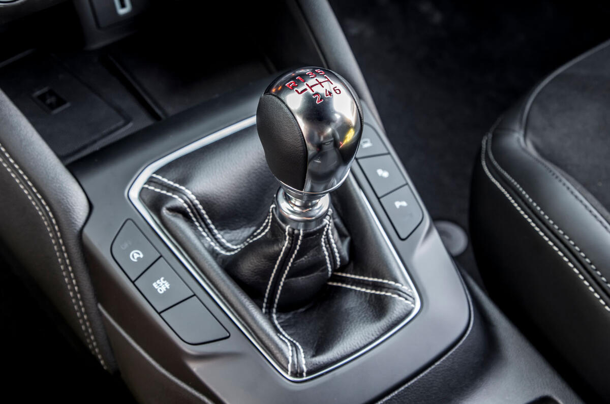 Ford Focus ST 2019 first drive review - centre console