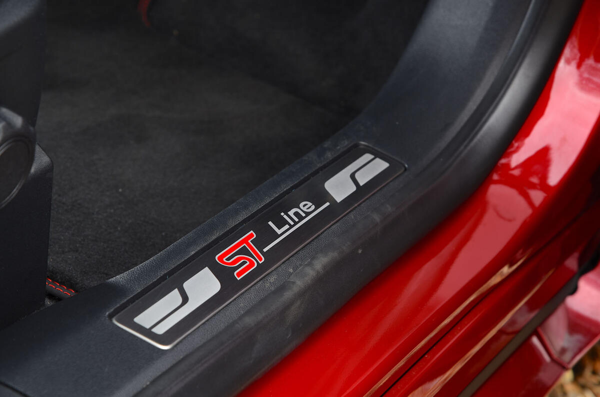 Ford Kuga ST-Line PHEV 2020 UK first drive review - kick plates