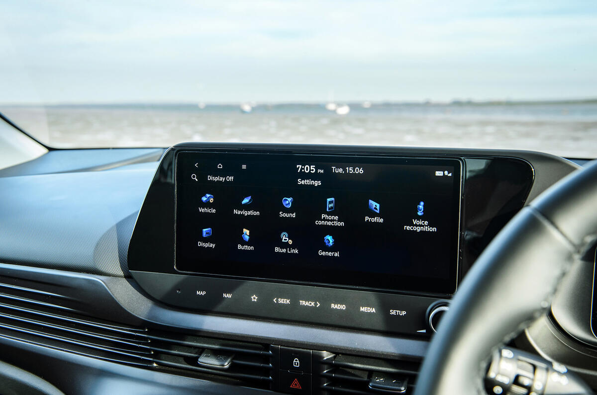 14 Hyundai Bayon 2021 UK FD infotainment