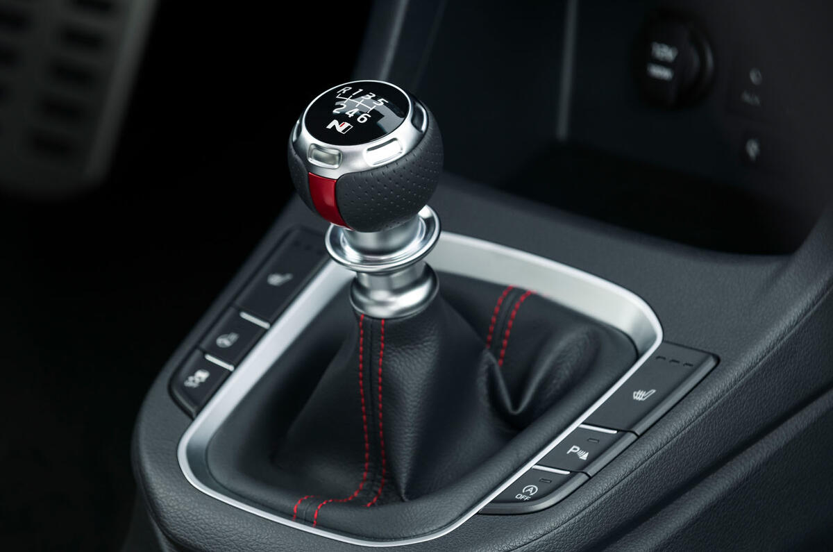 Hyundai i30 Fastback N 2019 first drive review - gearstick