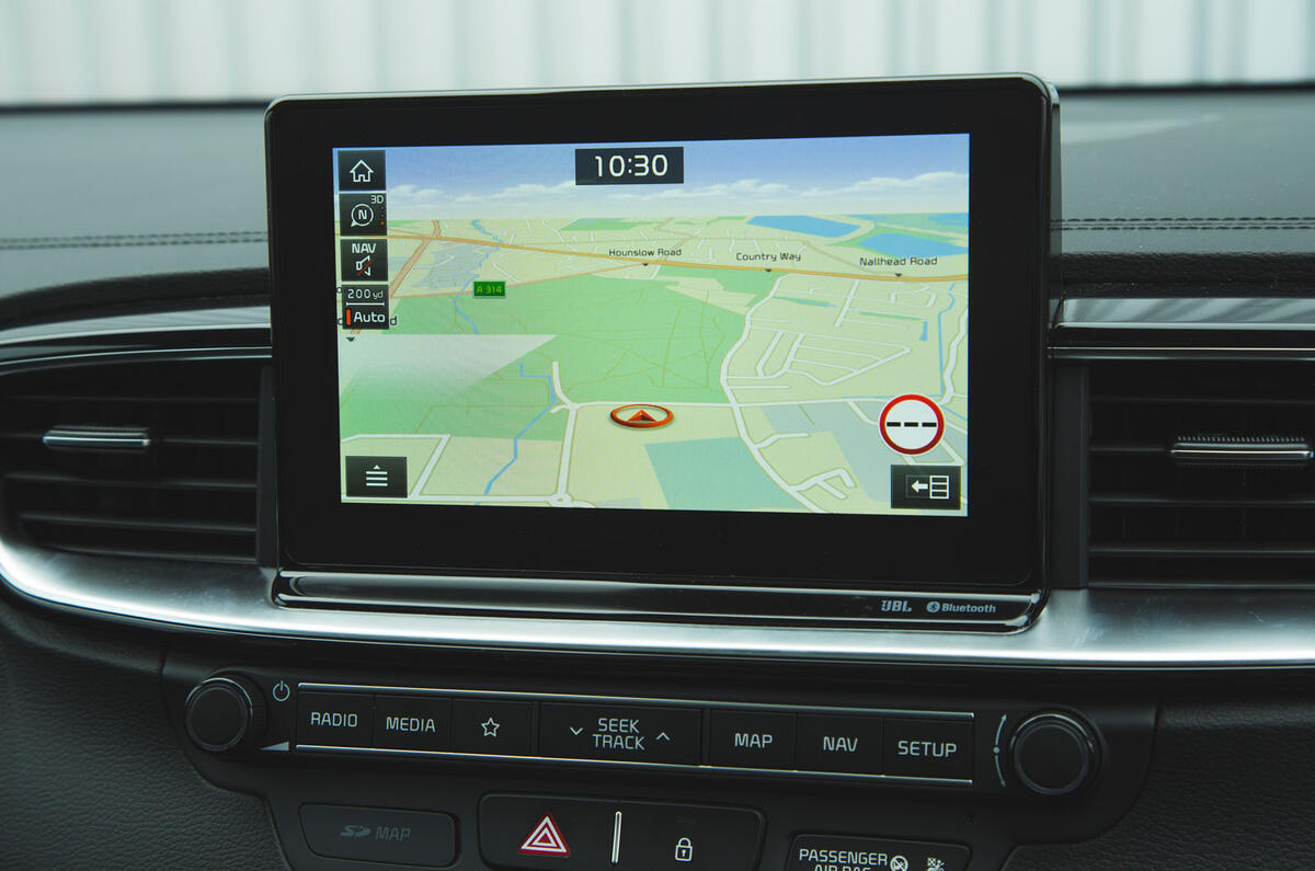 Äánh giá dà i hạn Kia Ceed 2018 - satnav