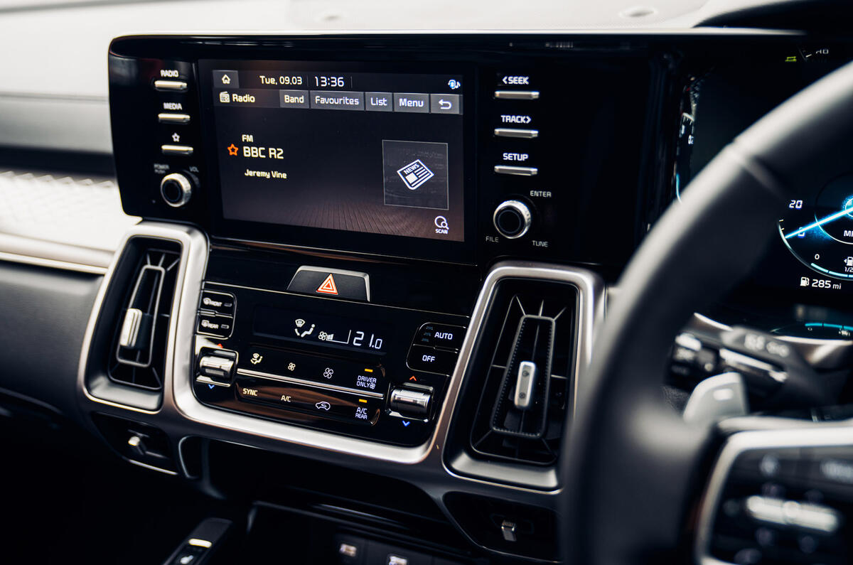 14 Kia Sorento PHEV 2021 UK first drive review climate controls