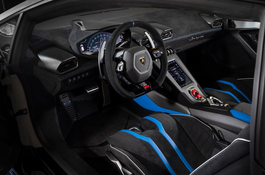 14 Tableau de bord de la Lamborghini Huracan STO 2021 FD