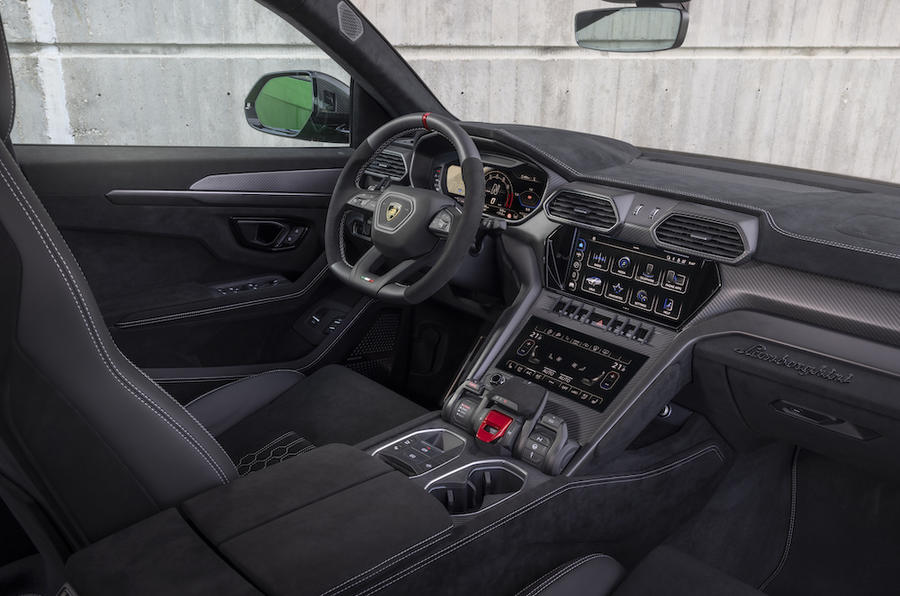 Lamborghini Urus Performante cockpit