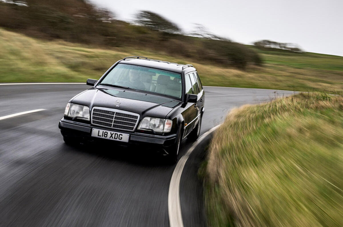 Mercedes-Benz W124 - hero front