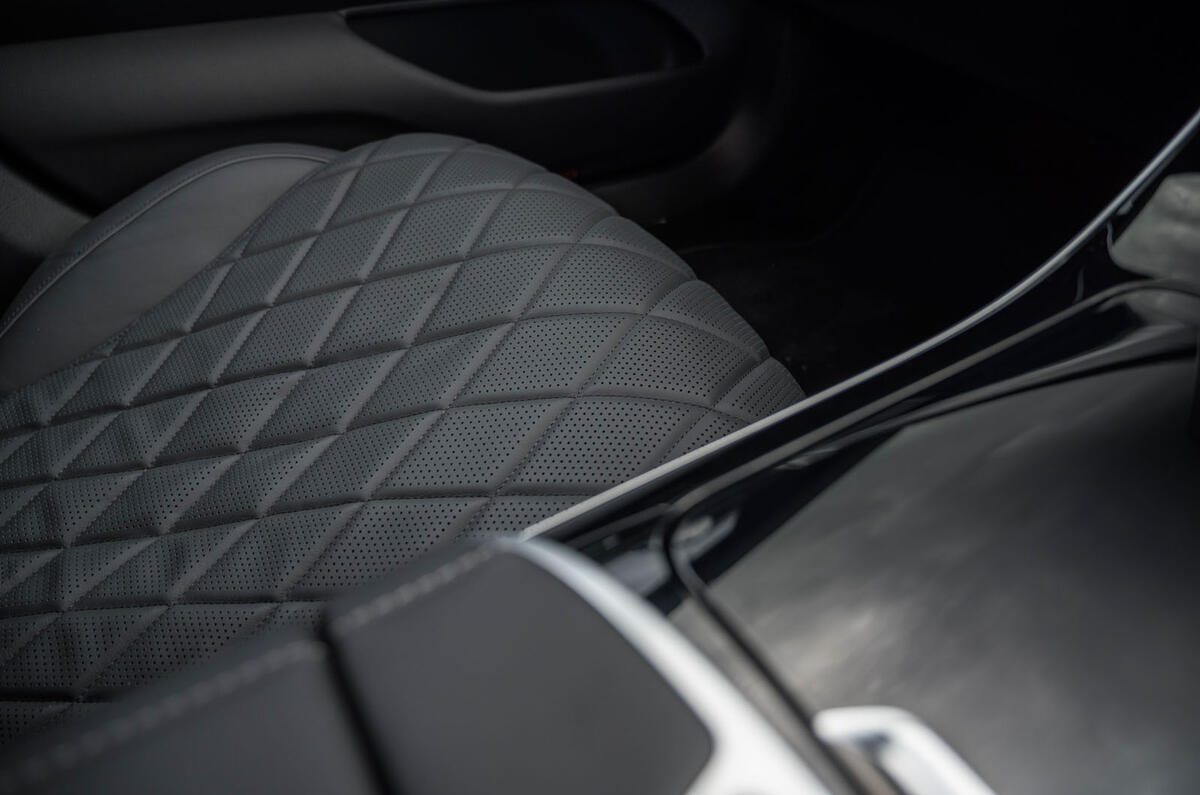 14 Mercedes S Class S400d 2021 UK FD seat quilted