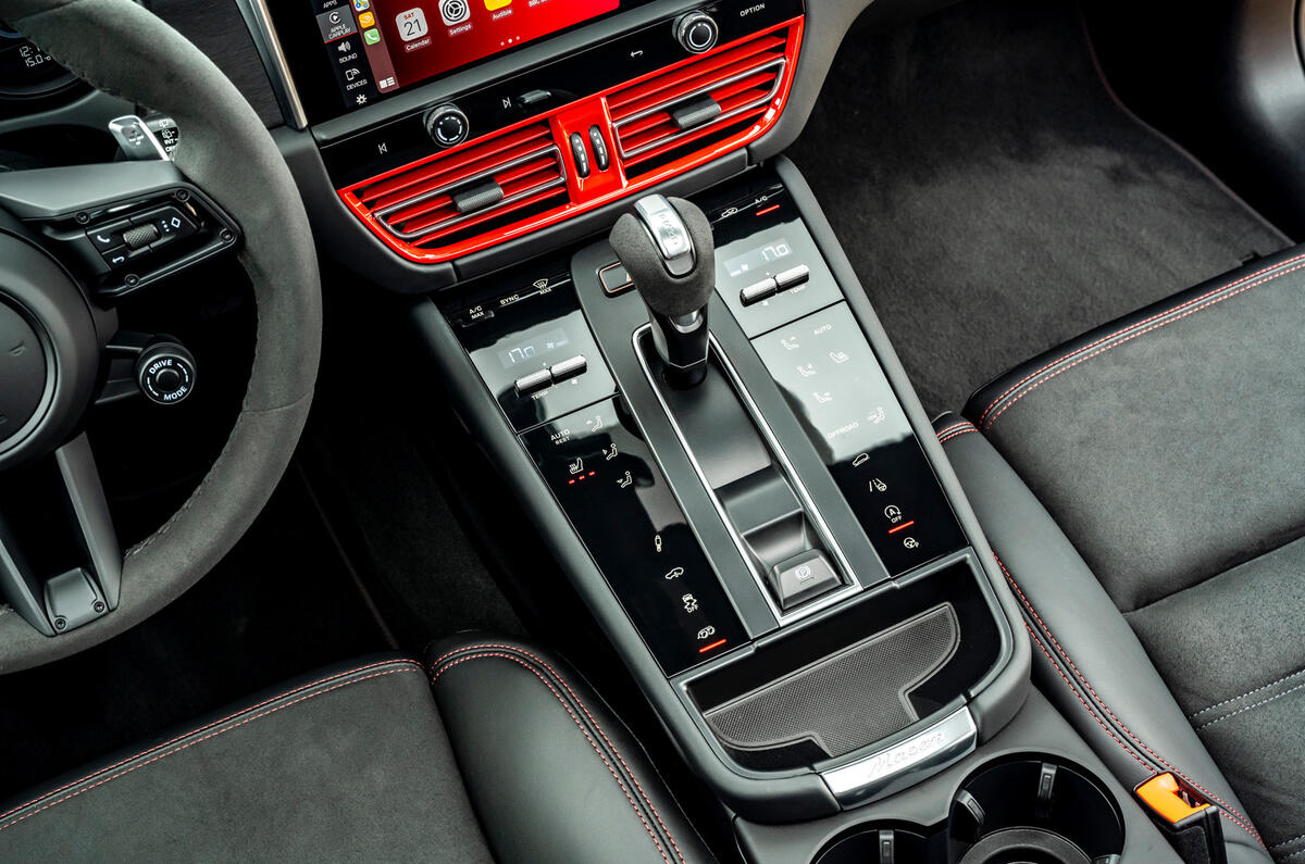14 Porsche Macan GTS 2021 UK LHD first drive centre console